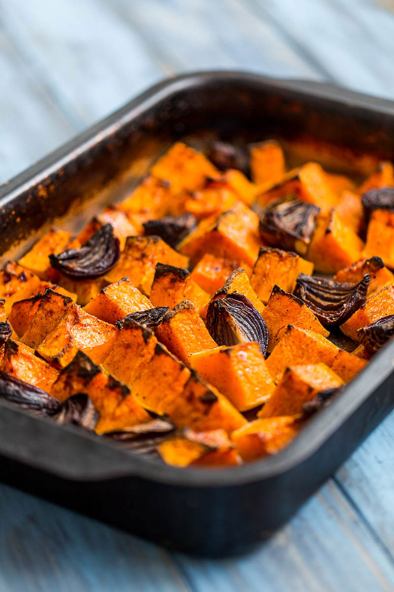 The divine pairing of butternut squash and cinnamon sit so beautifully together in the amazing plant based, vegetarian and vegan recipe, it would be easy to assume that God himself had blessed us with their co-operation. A tray of simple cinnamon roasted squash, mixed up with a mash of garlicky lentils, is incredibly simple and simply incredible. It creates the perfect foundation for a meat free meal or a simple vegetable side dish.