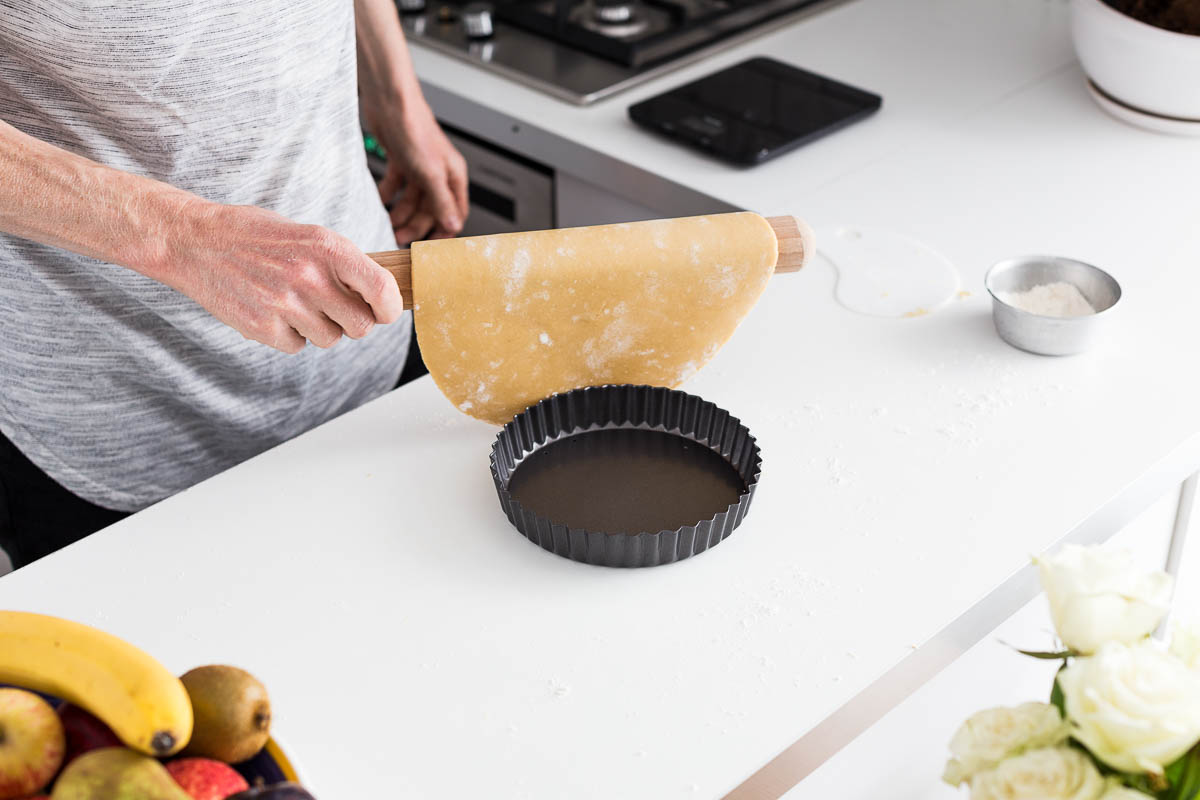 Today's recipe is spelt sweet shortcrust pastry, otherwise known as pâte sucrée, a staple ingredient for your culinary knowledge banks, a sweet base which can turn it's hand to many creations in the kitchen. 